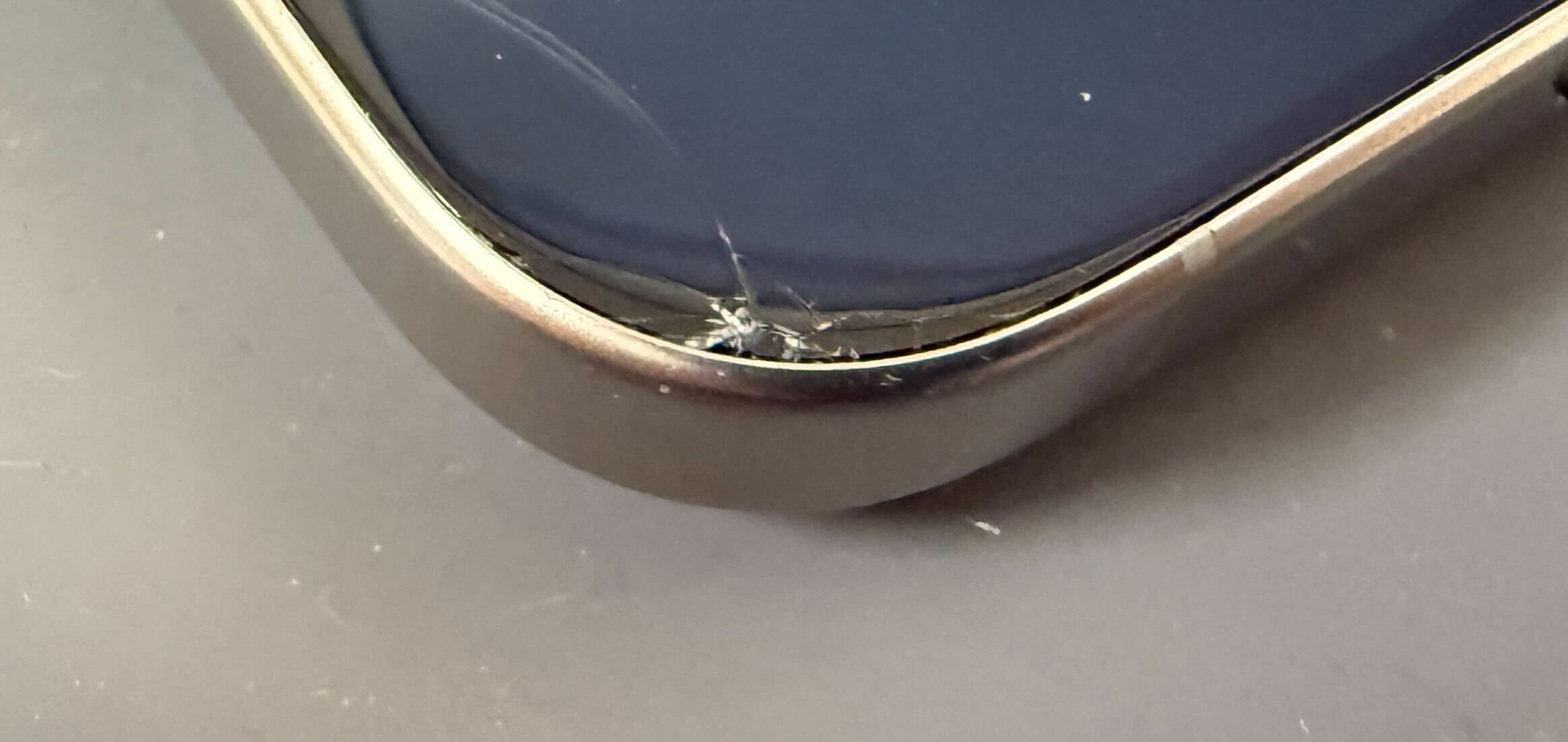 iPhone 16 Pro Max 画面割れ 買取価格83,000円 実物写真1