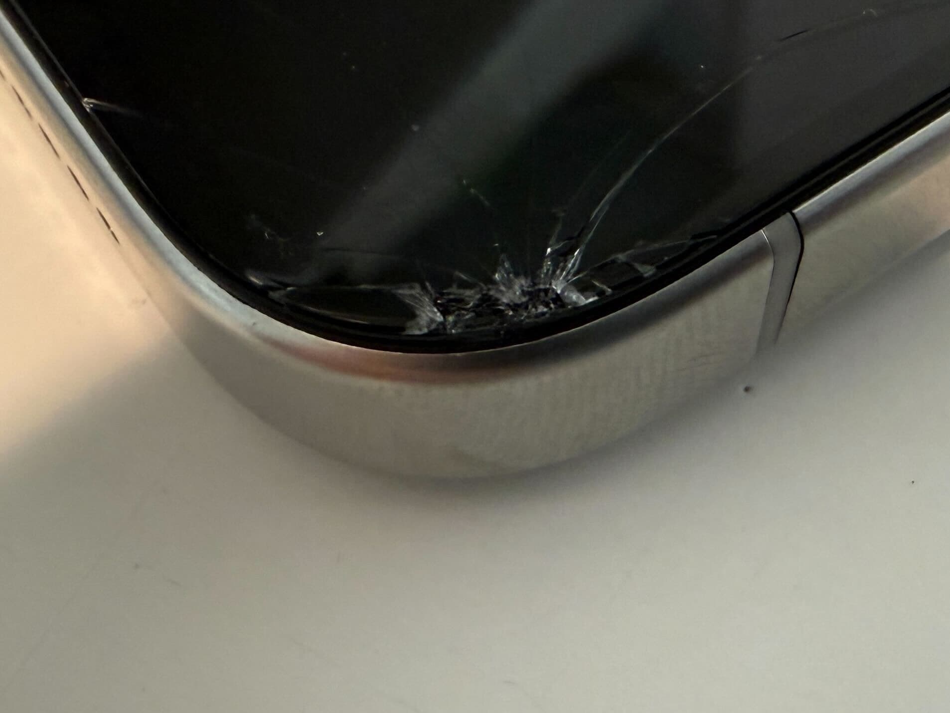 iPhone 15 Pro Max 画面割れ 買取価格55,000円 実物写真1